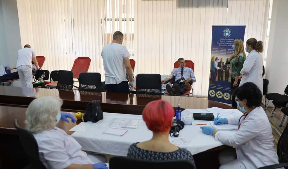 Zyrtarët policor dhurojnë gjak në mënyrë vullnetare
