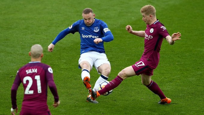 Rooney nuk kursen lëvdatat për De Bruyne: Është një nga tre lojtarët më të mirë në botë