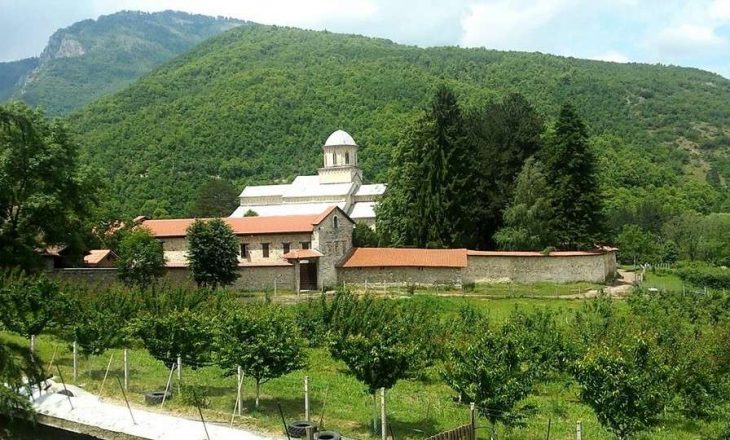 Kryetari i Deçanit paralajmëron Hotin