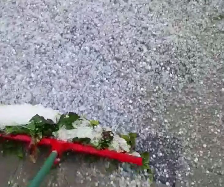 Reshjet e shiut përfshijnë Kosovën, breshër i madh në Pejë e Deçan