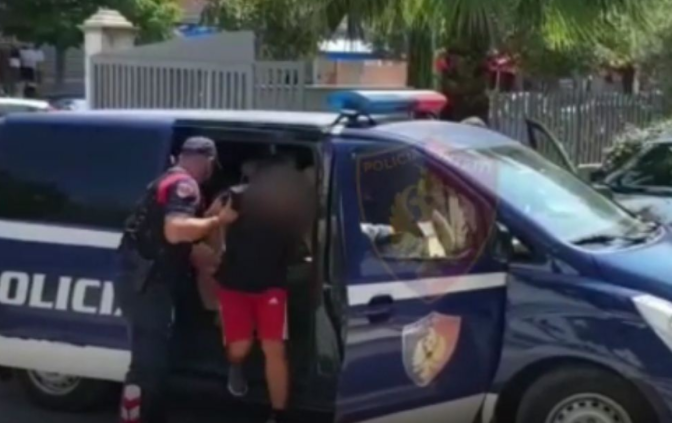 I vodhën makinën dhe 6000 franga pushuesit nga Zvicra, arrestohen tre persona në Durrës
