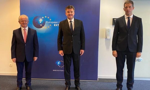Brukseli s’ka afate, paralajmëron bisedime për të gjitha “çështjet e hapura”