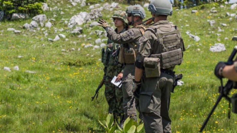 Serbët ishin të shoqëruar nga ushtarët e KFOR-it në kufirin e Kosovës