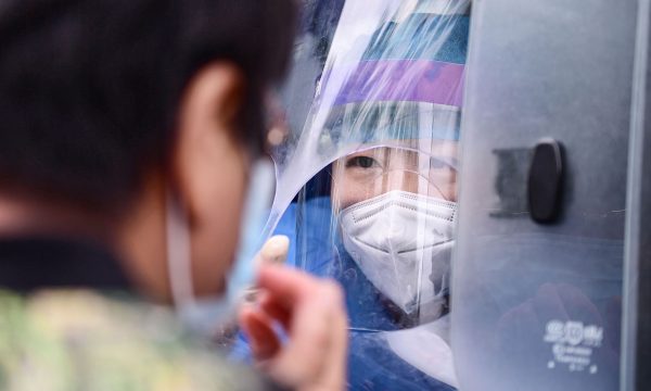Kina planifikon vaksinimin e 1 miliard qytetarëve