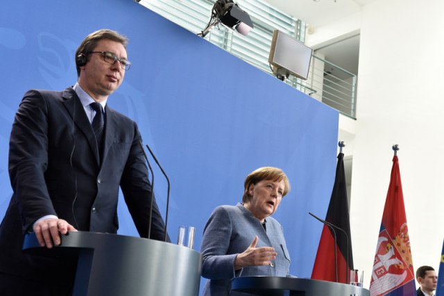 Vuçiq e Merkel nesër flasin për Kosovë, çka pritet të ndodh në Uashington?