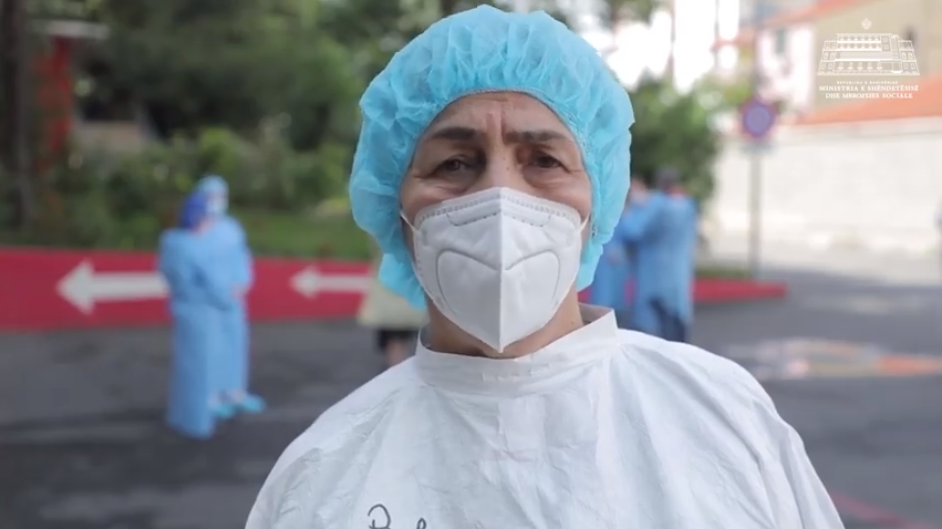 Mjekja shqiptare: Po rritet fluksi i pacientëve me Covid-19 në spital, të ruajnë distancën sociale