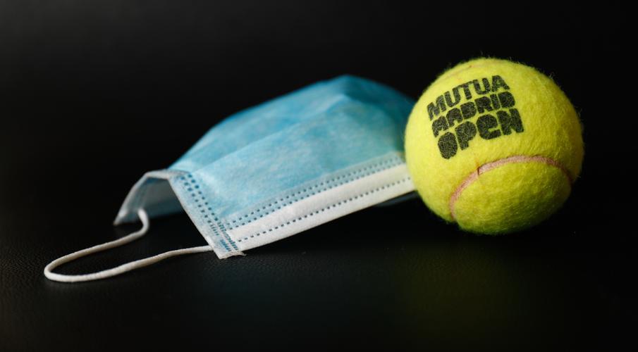 Bota e tenisit preket nga koronavirusi, pak para fillimit të turneut madhor