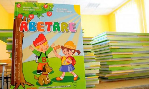 Shpërndarja e librave për nxënësit, vjen njoftimi nga Ministria e Arsimit