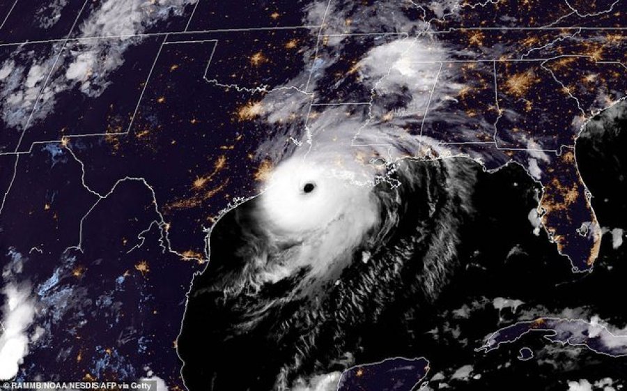 Stuhi apokaliptike, uragani Laura shkatërron Luizianën dhe Teksasin