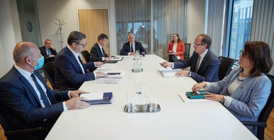 Brukseli njofton se kur pritet të vazhdojë dialogu Kosovë-Serbi