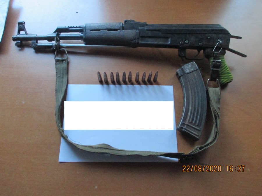 Del me armë në rrugë, Policia arreston një person në Deçan