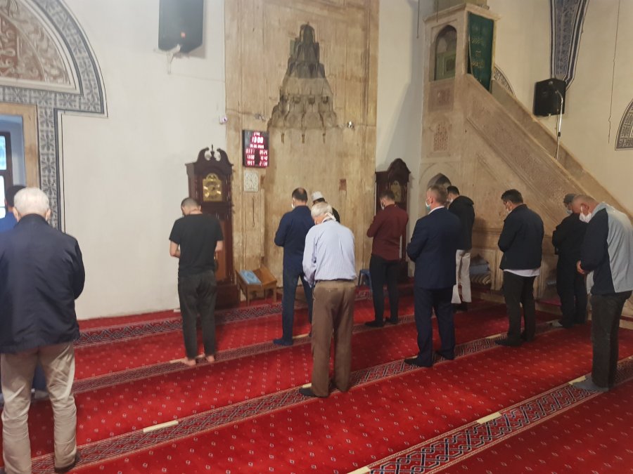 Xhamitë në Kosovë u hapën pesë ditë para datës së paralajmëruar