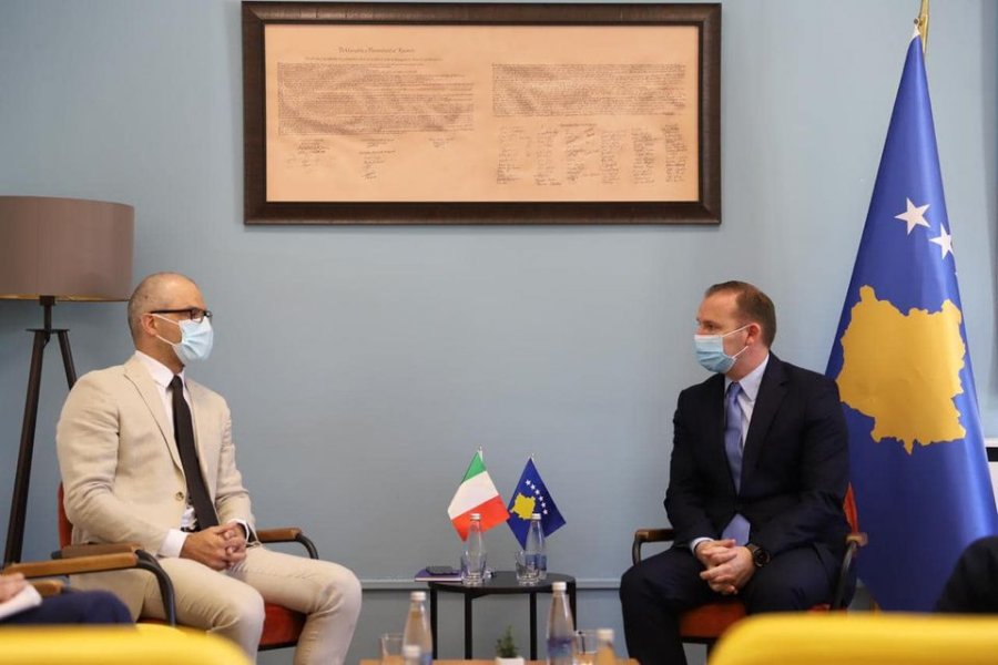 Zemaj kërkon ndihmën e profesionistëve shëndetësorë italianë