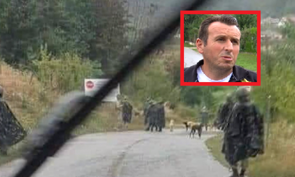 Policët dhe ushtarët e Serbisë në derë të oborrit, banorët tregojnë tmerrin e përjetuar