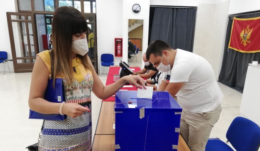 Zgjedhjet në Mal të Zi/ Deri në orën 17:00 kanë votuar 68% e popullsisë