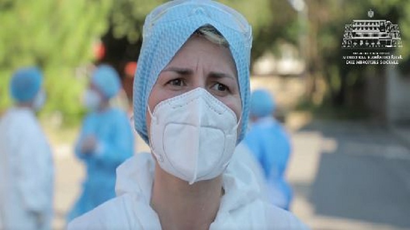 “Kam që dje që kam dalë nga shtëpia, është e lodhshme”- Mjekja ka një mesazh për qytetarët