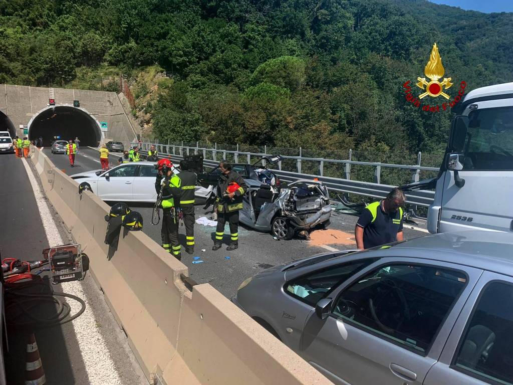Familja shqiptare aksidentohet në Itali: 2-vjeçarja shpëton, prindërit në gjendje kritike!
