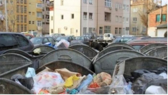 E tmerrshme: Foshnja hidhet në kosh mbeturinash në Tiranë