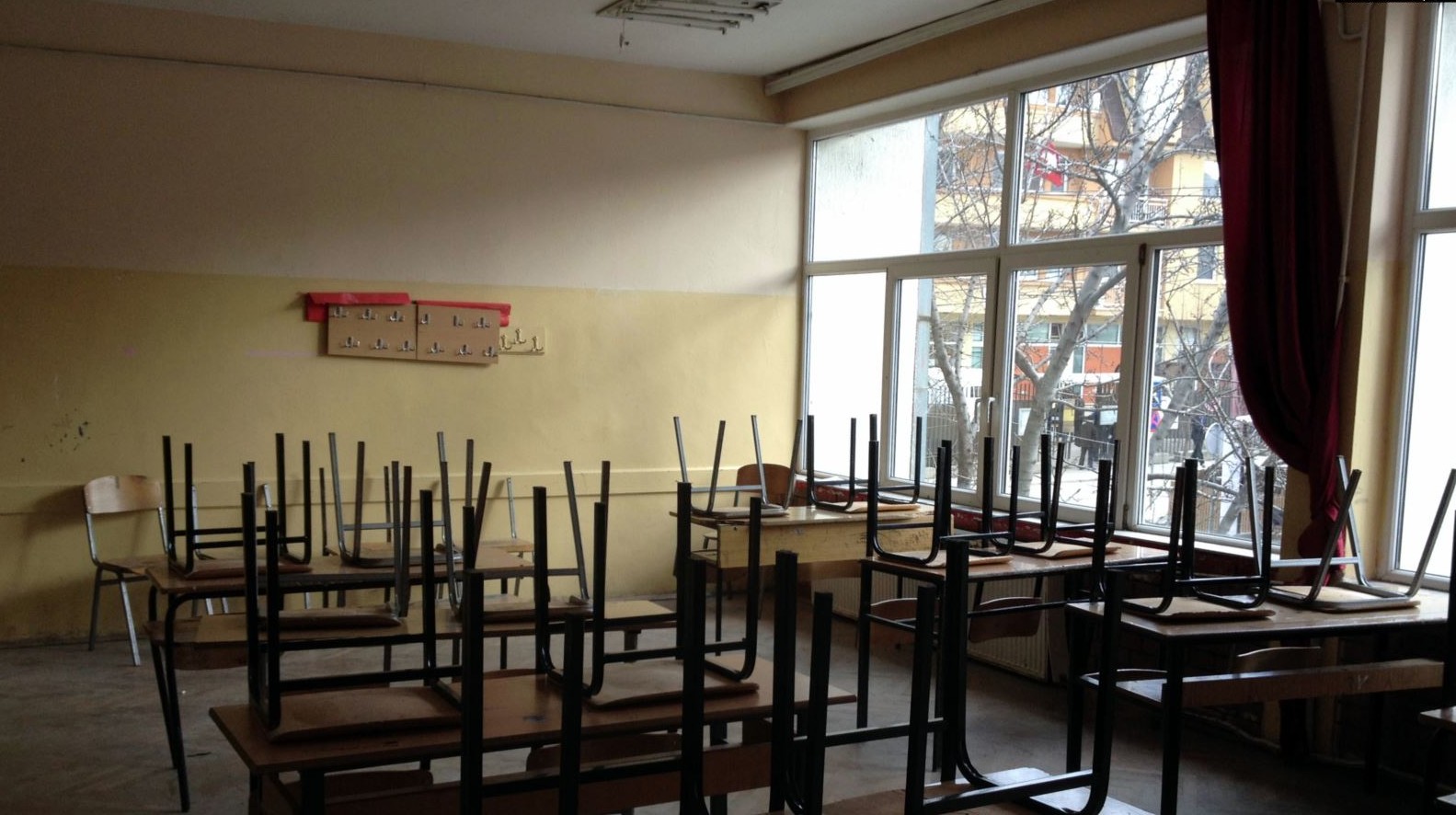 Të hënën hapen shkollat, SBASHK-u sërish kërcënon me grevë