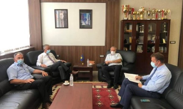 Në Suharekë diskutohet për rifillimin e procesit mësimor në muajin shtator