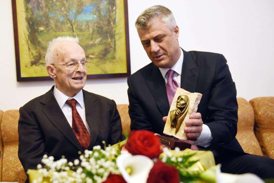 Presidenti ​Thaçi krijon urdhrin “Adem Demaçi”, do t’u ndahet personaliteteve që shquhen për qëndresë