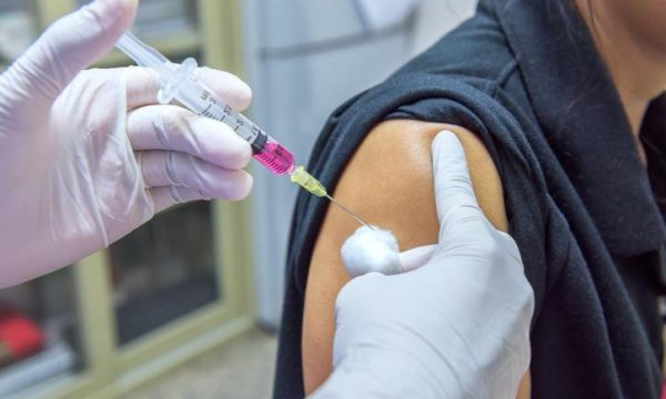 Gjysmë milioni kosovarë do të vaksinohen kundër gripit