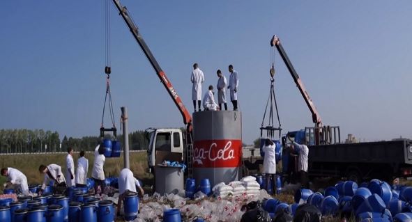 Çfarë ndodh kur përzieni 10 mijë litra Coca-Cola me sodë bikarbonati?