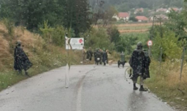 Vulin: Lëvizja e ushtarëve serbë me KFOR-in në Karaçevë nuk ishte ilegale