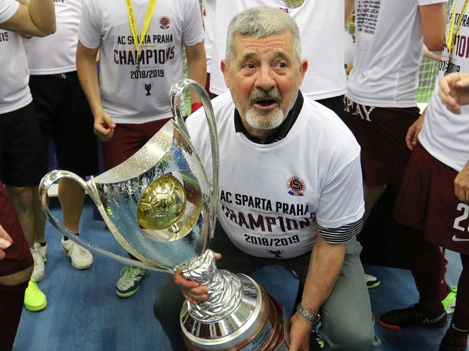 Familja Simitçiu i del në ndihmë klubit të futsallit FC ”Prizreni” duke e shpëtuar nga shuarja