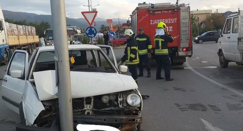 Pamje nga aksidenti në Suharekë, një person në gjendje të rëndë