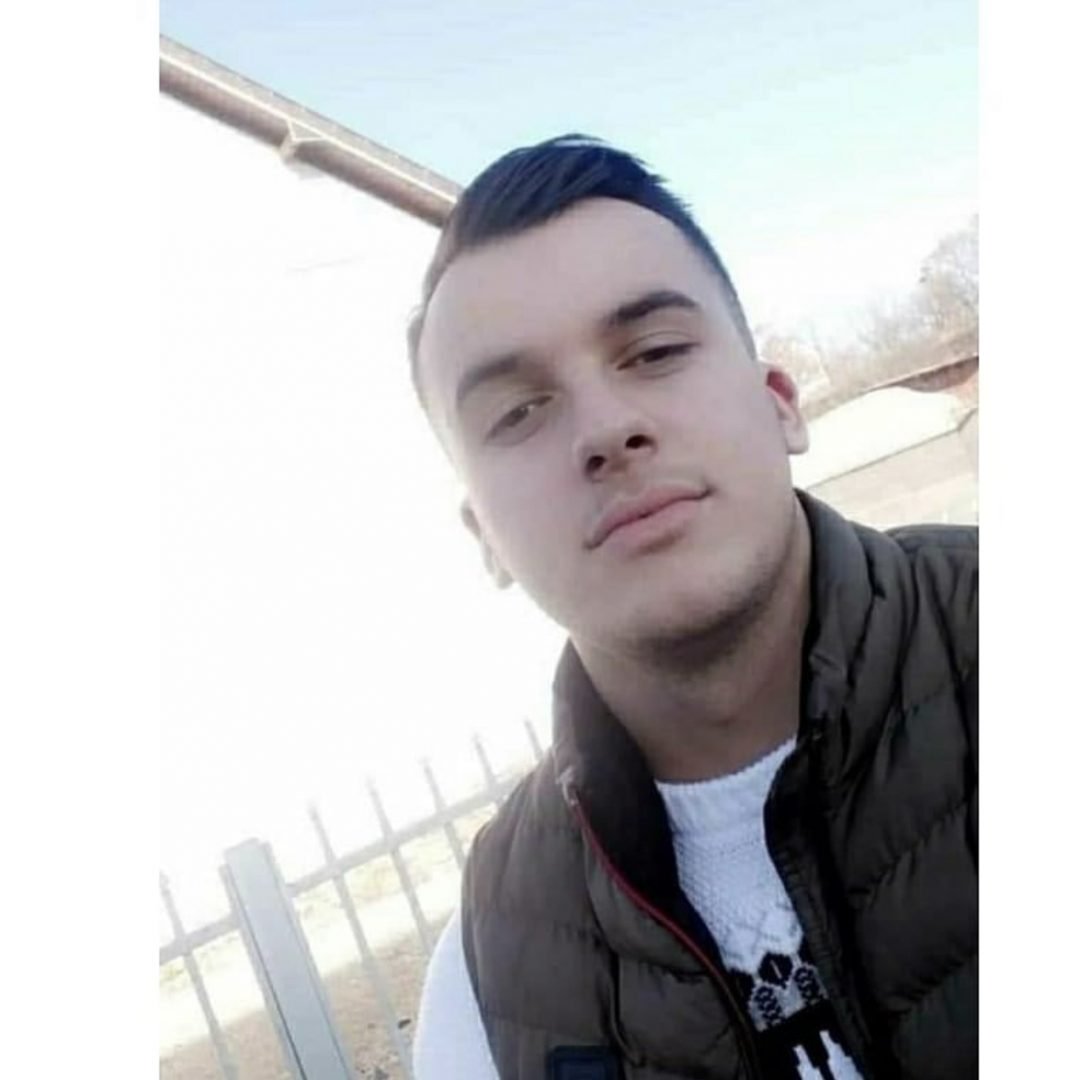 Ky është 22 vjeçari që mbeti i vdekur si pasojë e goditjes së veturës në Drenas!