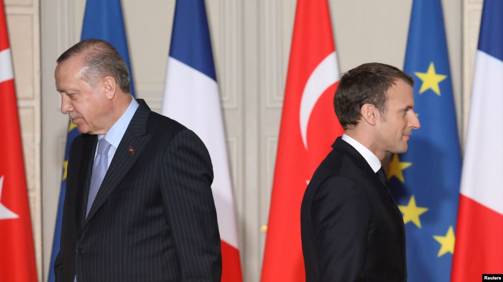 Erdogan: Franca po drejtohet nga “një i paaftë”