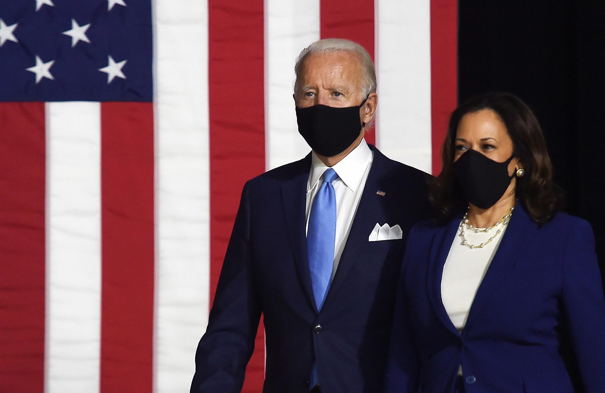 Trump tallet me kandidatin demokrat për mbajtjen e maskës