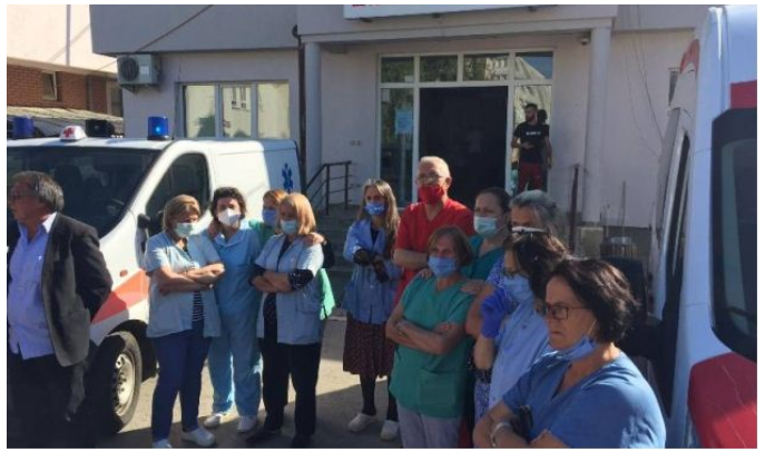 Proteston personeli mjekësor në Podujevë, paralajmëron bojkot të punës