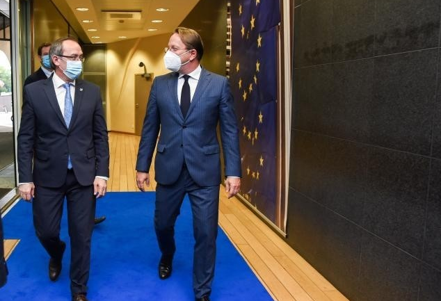 Hoti në Bruksel: Janë plotësuar të gjitha kushtet, kosovarët meritojnë heqjen e vizave