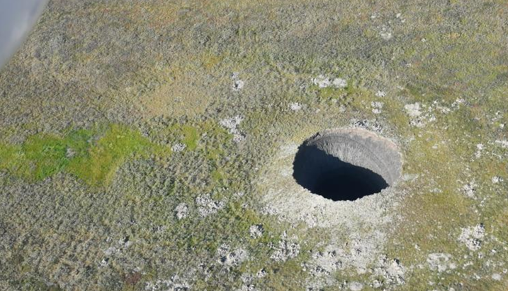 Një gropë gjigante zbulohet në Siberi, nuk dihet se si u formua