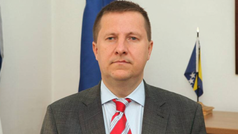 BE-ja dërgon një çek si shef të zyrës në Kosovë
