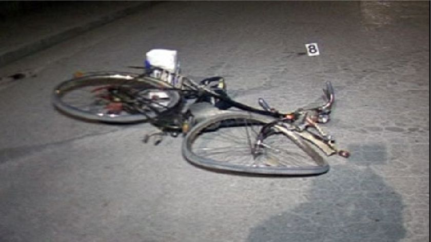 E përplas me makinë dhe largohet nga vendi i ngjarjes, vdes 30 vjeçari që lëvizte me biçikletë