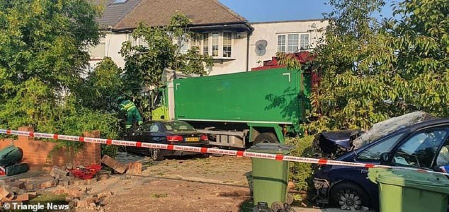 Kamioni futet në një shtëpi në Londër, vdes shoferi