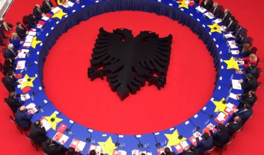 Shtyhet mbledhja e qeverive Kosovë-Shqipëri