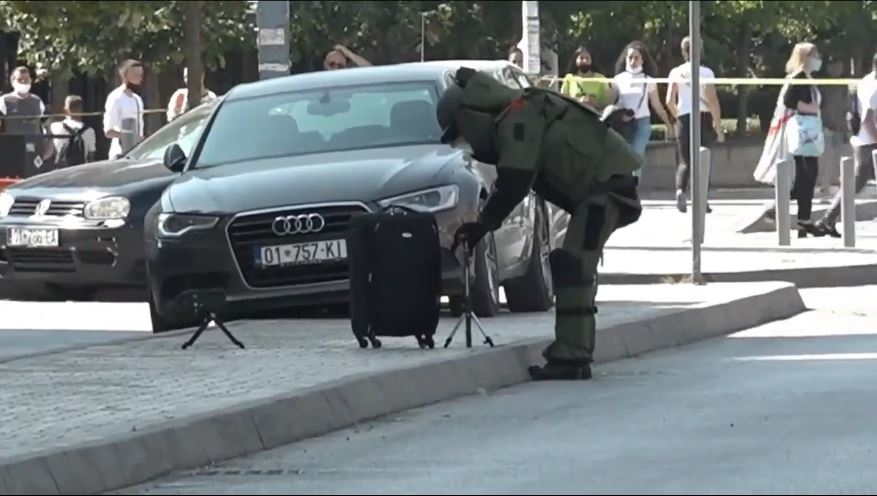 Përfundon aksioni i policisë, ja çfarë u gjet në valixhen te ‘Bill Clintoni’