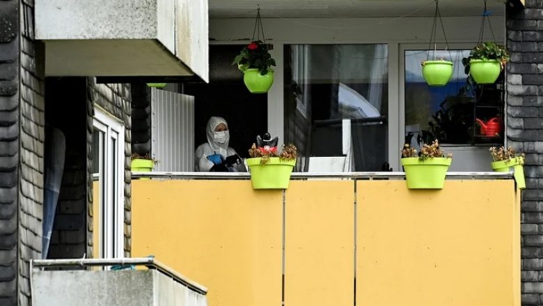 E rëndë: nëna gjermane vret me helm pesë fëmijët e saj dhe vetë hidhet para treni