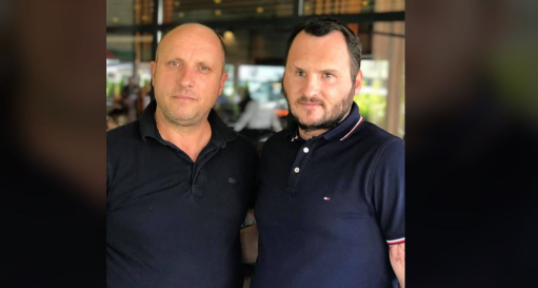 Policit që u sulmua në Prizren i shpëton shikimi, takohet me mjekun që intervenoi i pari