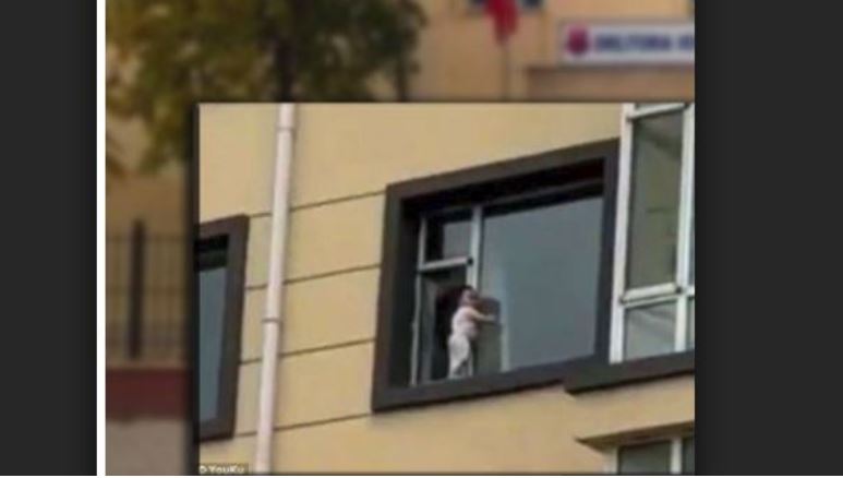 I vetëm në shtëpi, Policia shpëton fëmijën i cili ishte duke u mbytur në Fushë Kosovë