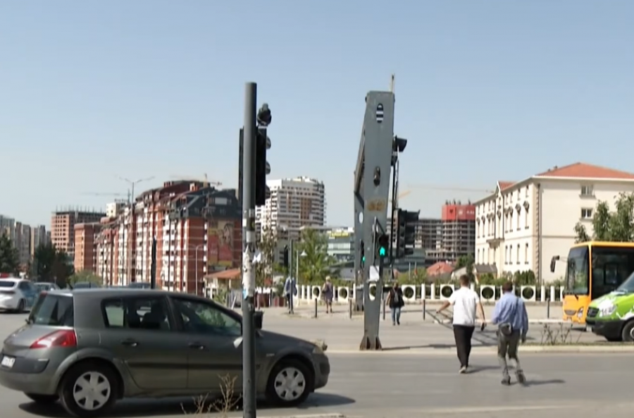 Kujdes në rrugë, semaforët në Prishtinë tash e masin shpejtësinë e veturave