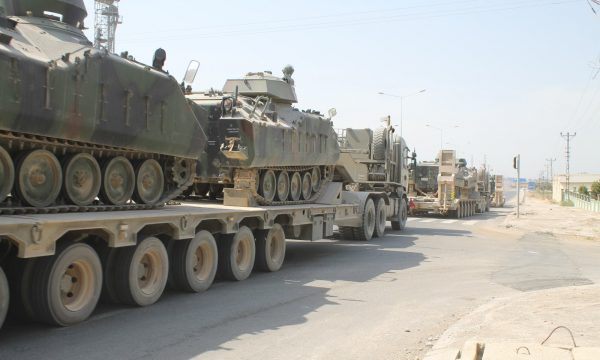 Thellohet përplasja, ushtria turke dërgon dhjetëra tanke në kufirin me Greqinë