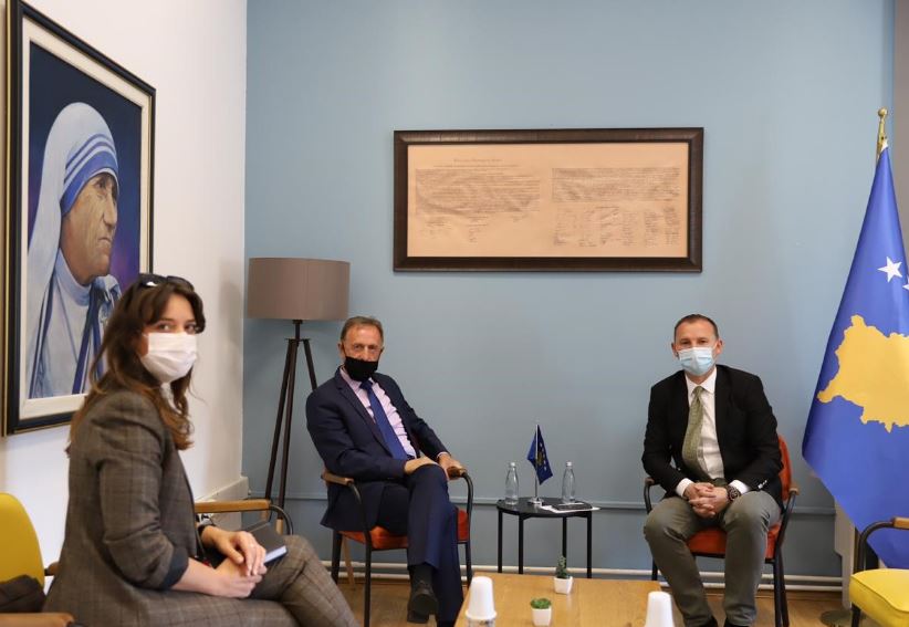 Zemaj takohet me Azemin, flasin për punëtorët teknik dhe sigurimit teknik