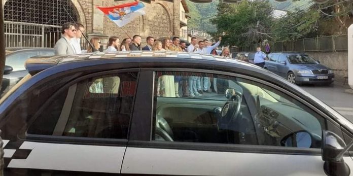 Serbët provokojnë në Prizren, këndojnë e brohorasin ‘Kosova është Serbi’