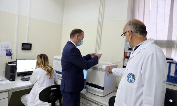 Lajm i mirë: Trefishohet kapaciteti i testimit për COVID-19 në IKSHPK, shtohen edhe dy aparatura
