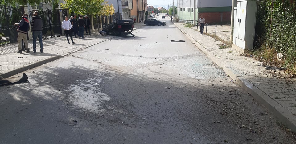 Vetaksident në kryeqytet, rrotullohet vetura